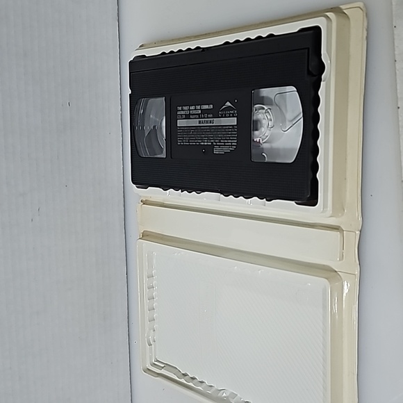 The Theif and the Cobbler Vhs - Picture 3 of 3